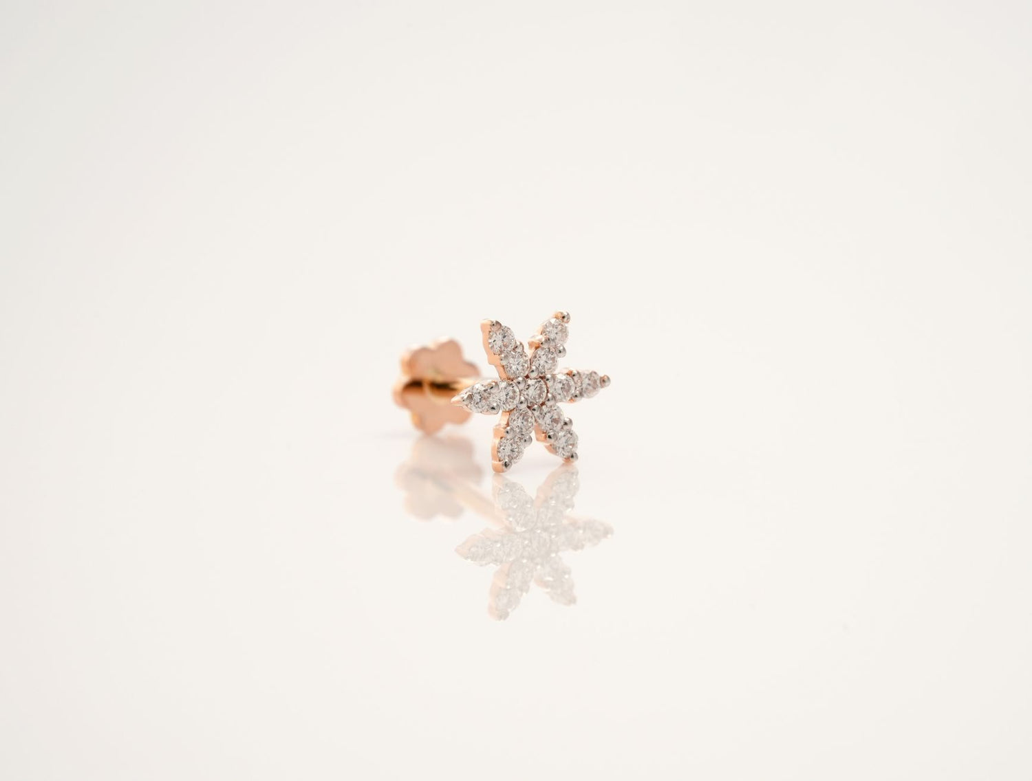 Elegant Diamond flower nose pin