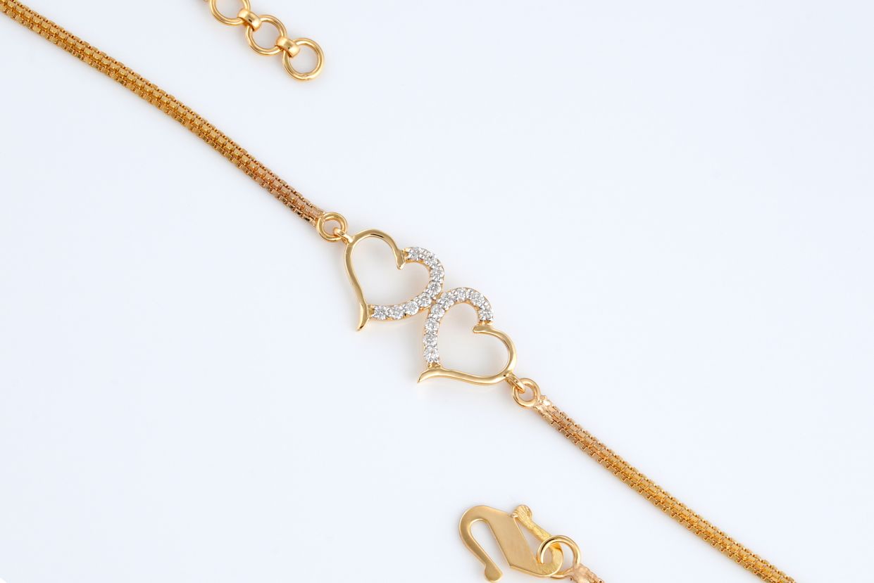 Two interlinked hearts Bracelet