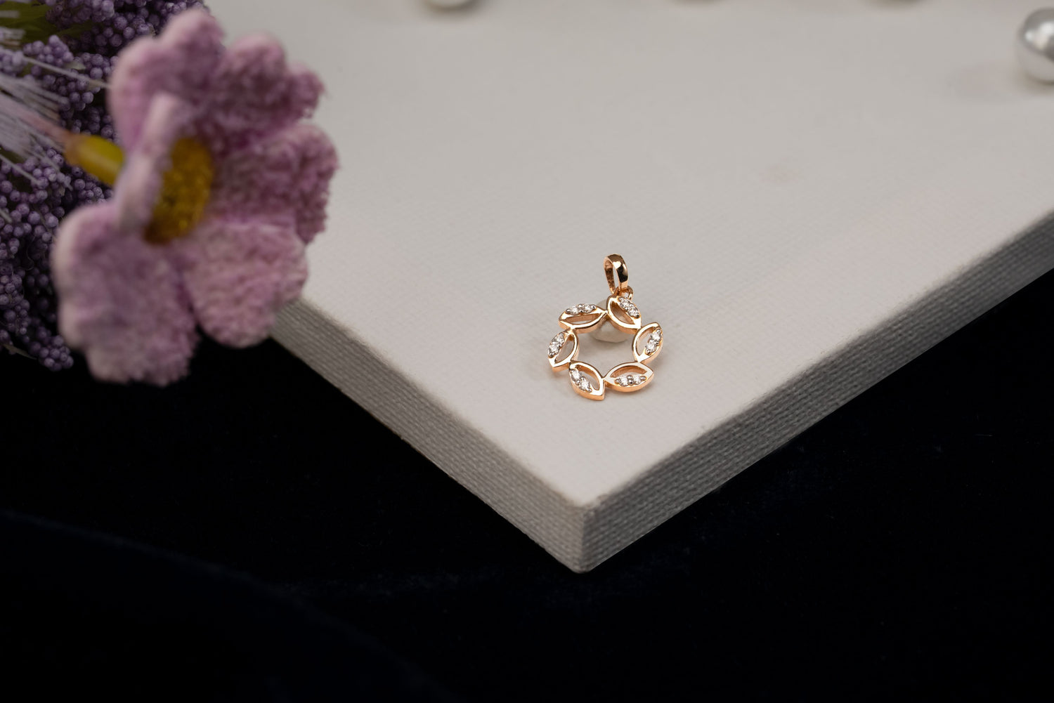 Elegant Floral Pendant Necklace