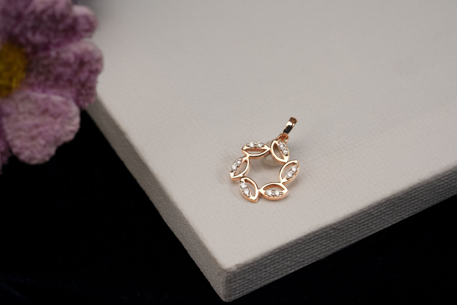 Elegant Floral Pendant Necklace